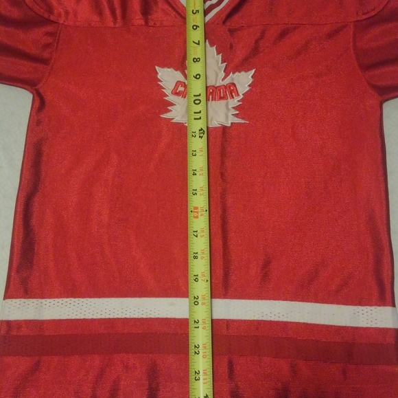 Canada Maple Leaf Hockey Jersey Youth Large - Picture 7 of 10
